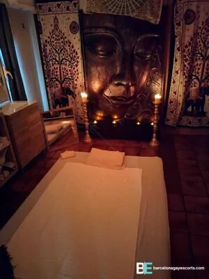 Bisexual Escort Masseur Tori 48yr - gangbang